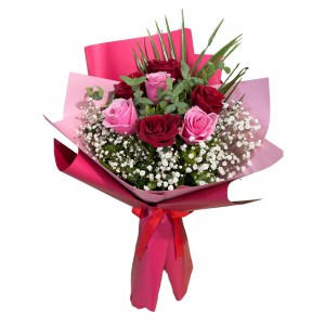 3 Pembe 4 Kırmızı Gül Buketi